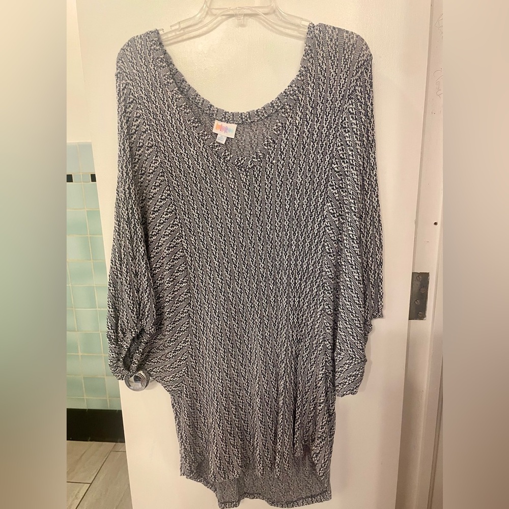 NWT XL LuLaRoe Blue and White Renee Knit Top